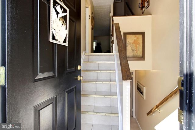 6 CARRIAGE WALK CT, Baltimore, MD 21234