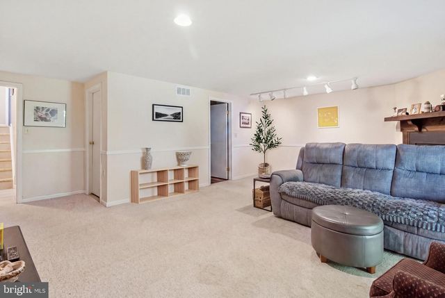 6 CARRIAGE WALK CT, Baltimore, MD 21234