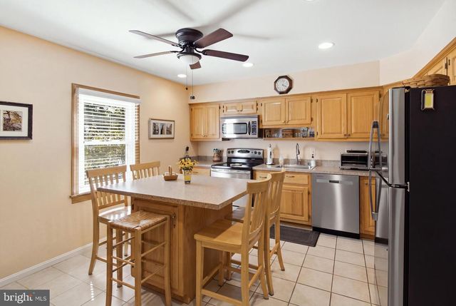 6 CARRIAGE WALK CT, Baltimore, MD 21234