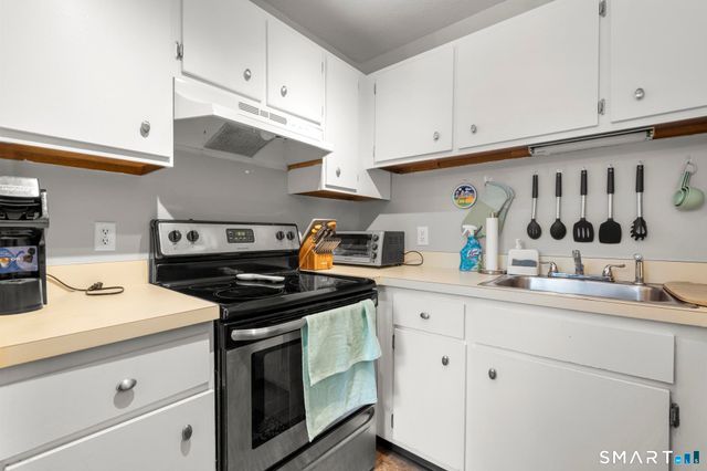 10 Pineview Drive C, Branford, CT 06405