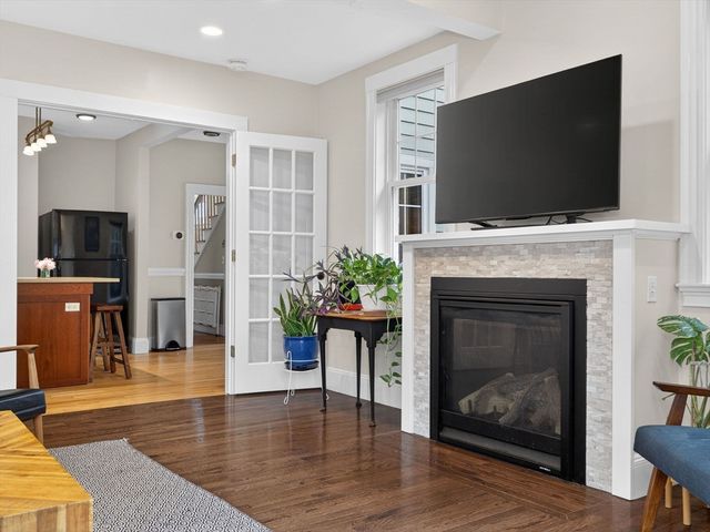 92 Roslindale Ave, Boston, MA 02131