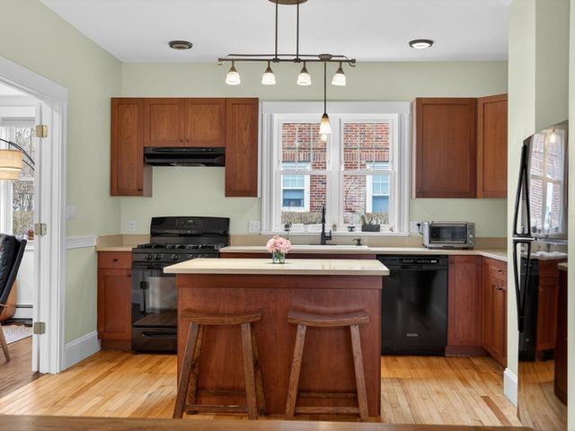 92 Roslindale Ave, Boston, MA 02131