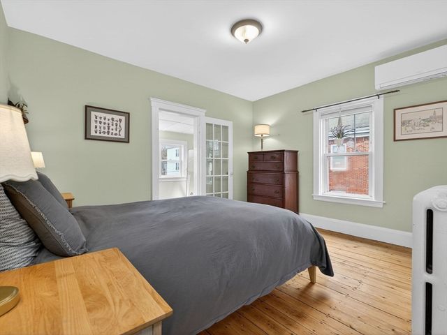 92 Roslindale Ave, Boston, MA 02131