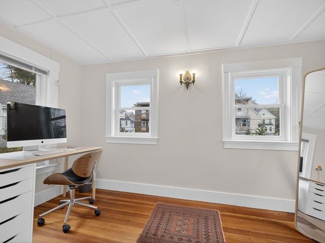 92 Roslindale Ave, Boston, MA 02131