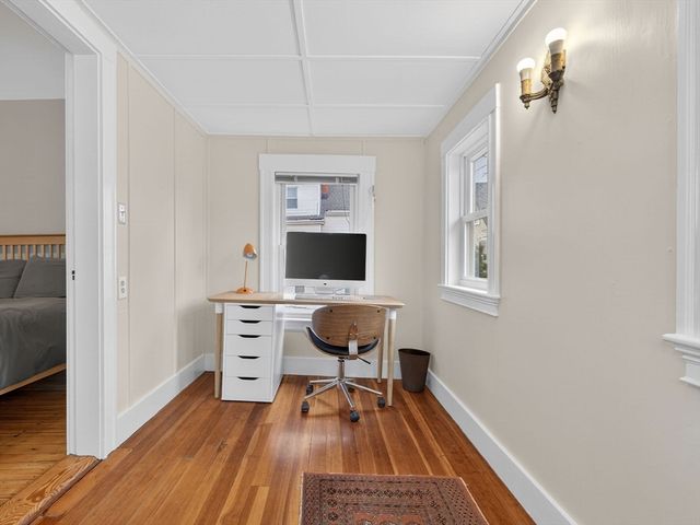 92 Roslindale Ave, Boston, MA 02131