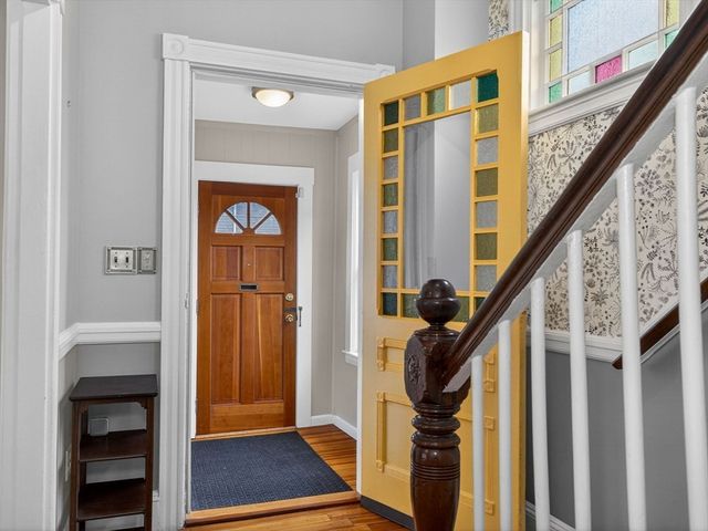 92 Roslindale Ave, Boston, MA 02131