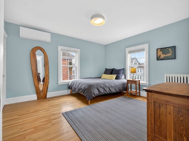 92 Roslindale Ave, Boston, MA 02131