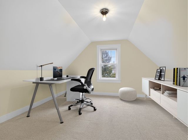 92 Roslindale Ave, Boston, MA 02131