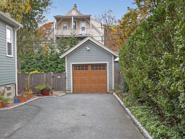 92 Roslindale Ave, Boston, MA 02131