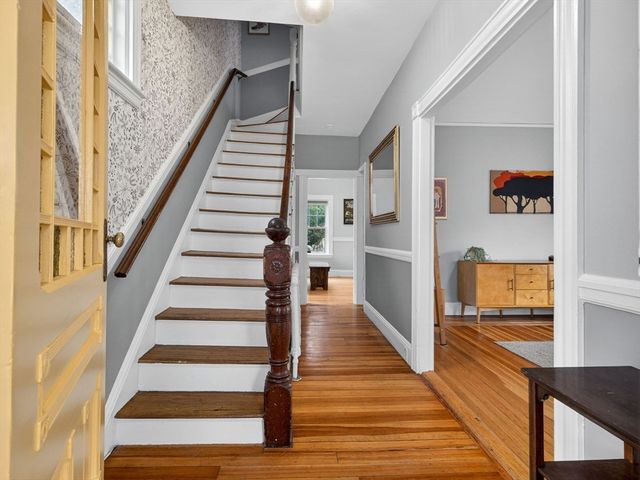 92 Roslindale Ave, Boston, MA 02131