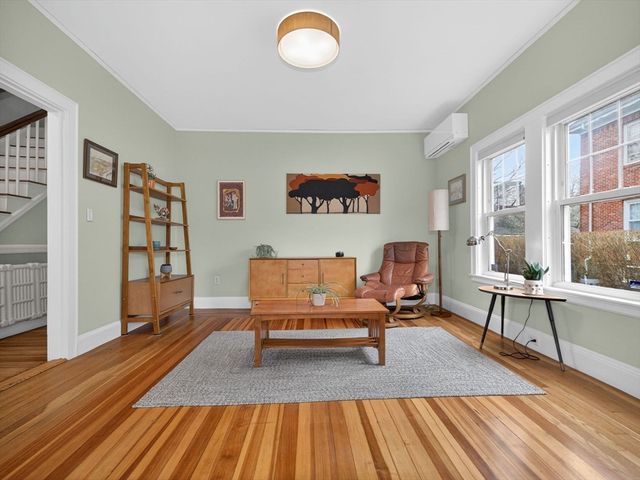 92 Roslindale Ave, Boston, MA 02131