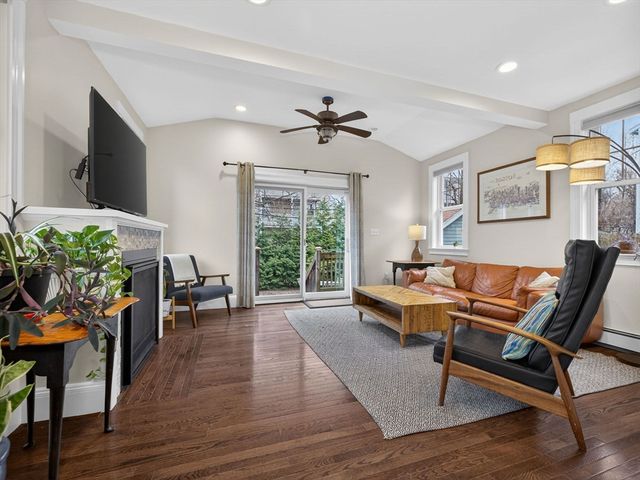 92 Roslindale Ave, Boston, MA 02131