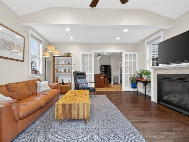 92 Roslindale Ave, Boston, MA 02131