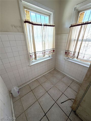 16707 Stockbridge Avenue, Cleveland, OH 44128