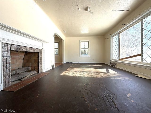 16707 Stockbridge Avenue, Cleveland, OH 44128