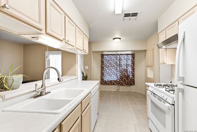 4314 Clear Spring Dr, San Antonio, TX 78217
