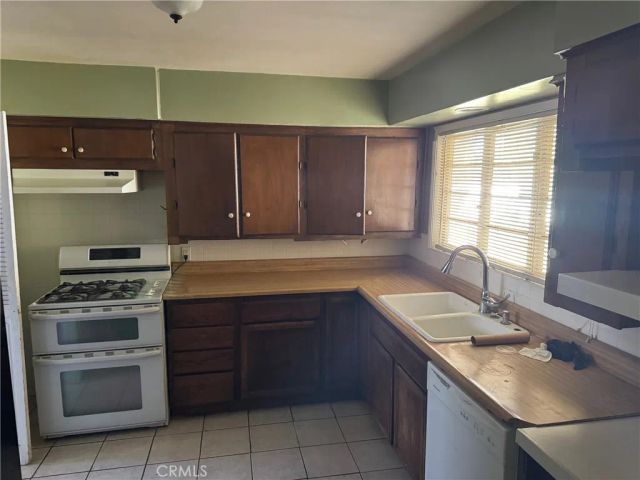 22138 Cantlay, Canoga Park, CA 91303