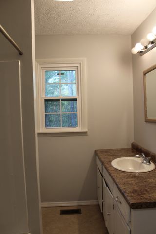 1165 Green Shanty Rd, Tennessee Ridge, TN 37178