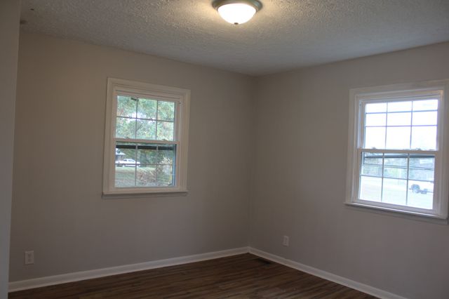 1165 Green Shanty Rd, Tennessee Ridge, TN 37178