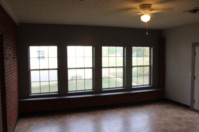 1165 Green Shanty Rd, Tennessee Ridge, TN 37178