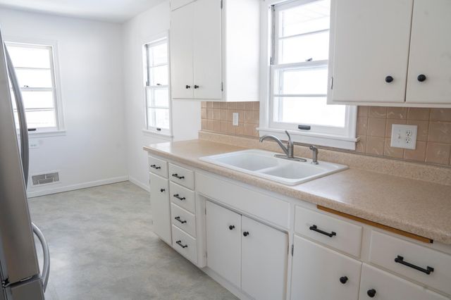 1176 Lawson Avenue E, Saint Paul, MN 55106