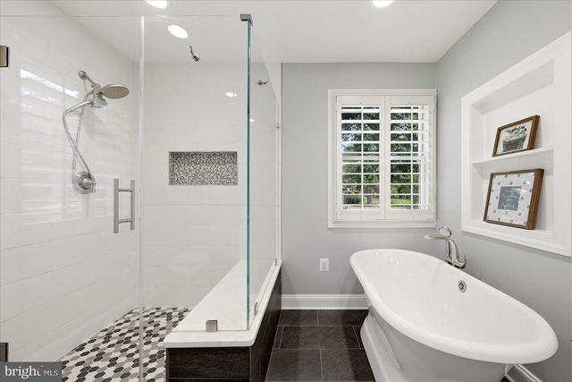 12194 HENDERSON RD, Clifton, VA 20124