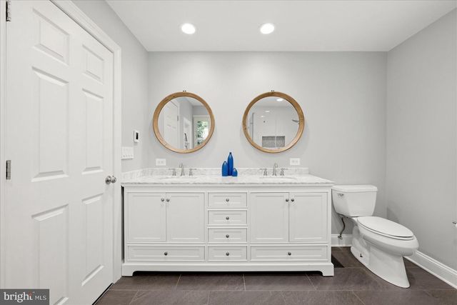 12194 HENDERSON RD, Clifton, VA 20124