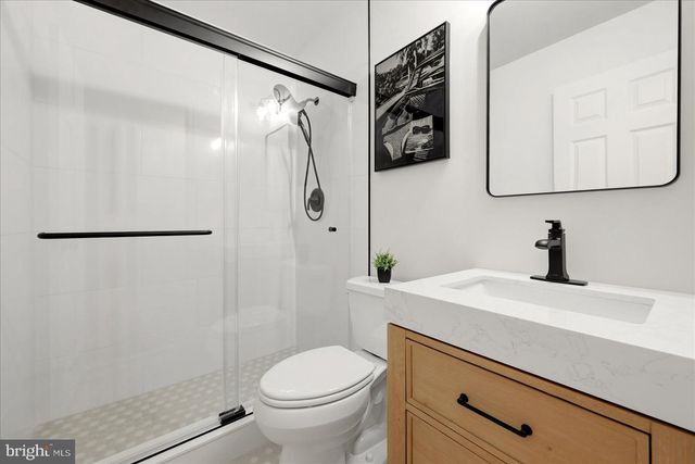 12194 HENDERSON RD, Clifton, VA 20124