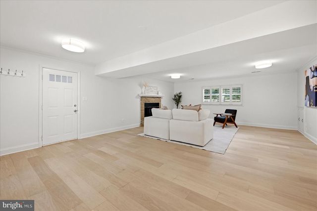 12194 HENDERSON RD, Clifton, VA 20124