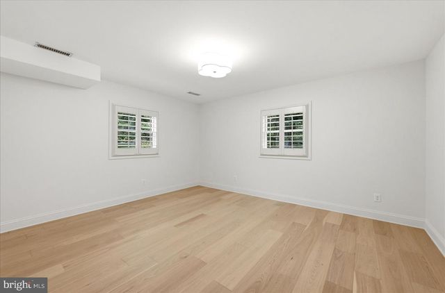 12194 HENDERSON RD, Clifton, VA 20124