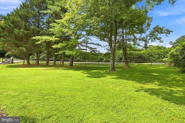 12194 HENDERSON RD, Clifton, VA 20124