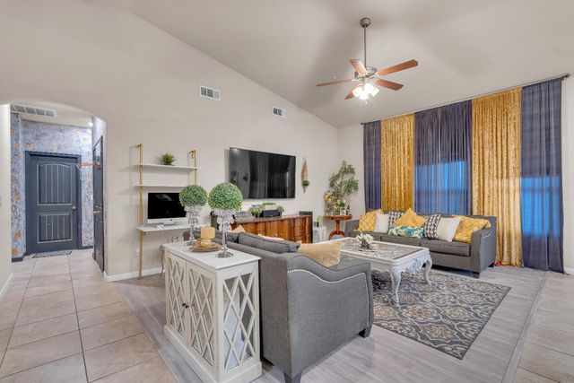 5302 W Homan Avenue, Fresno, CA 93722