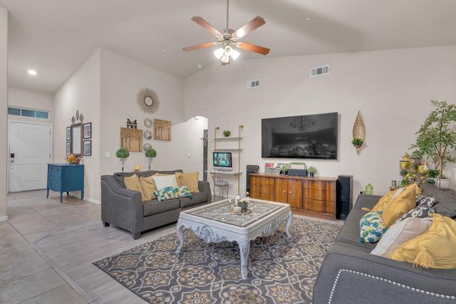 5302 W Homan Avenue, Fresno, CA 93722