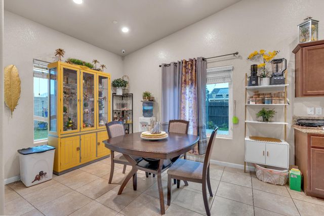 5302 W Homan Avenue, Fresno, CA 93722