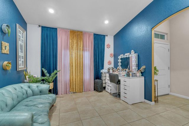 5302 W Homan Avenue, Fresno, CA 93722