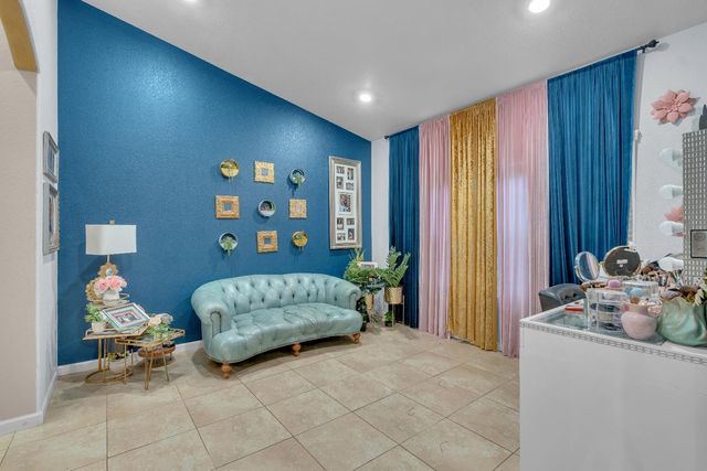 5302 W Homan Avenue, Fresno, CA 93722