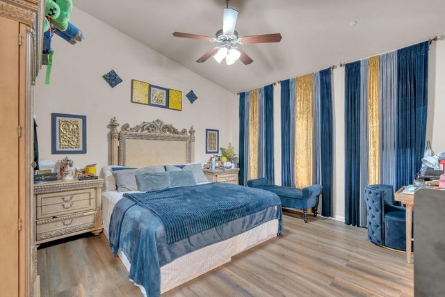 5302 W Homan Avenue, Fresno, CA 93722