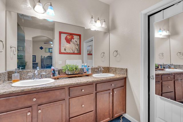 5302 W Homan Avenue, Fresno, CA 93722