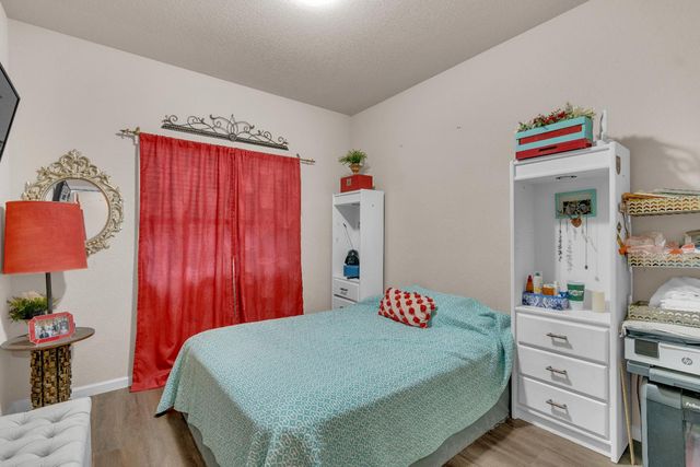 5302 W Homan Avenue, Fresno, CA 93722