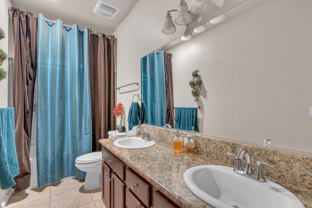 5302 W Homan Avenue, Fresno, CA 93722