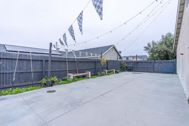 5302 W Homan Avenue, Fresno, CA 93722