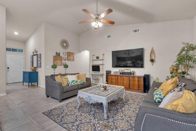 5302 W Homan Avenue, Fresno, CA 93722