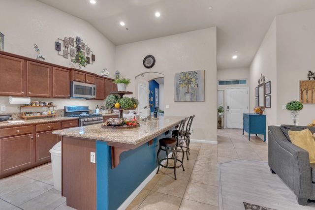 5302 W Homan Avenue, Fresno, CA 93722