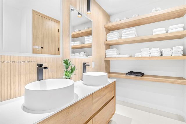 18490 SW 83rd Pl, Cutler Bay, FL 33157