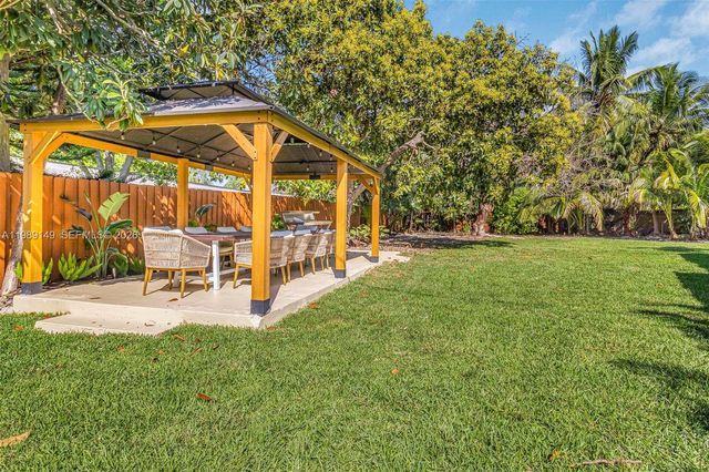 18490 SW 83rd Pl, Cutler Bay, FL 33157