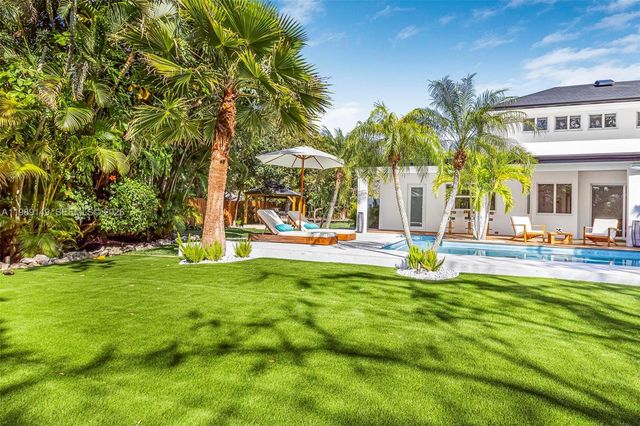 18490 SW 83rd Pl, Cutler Bay, FL 33157