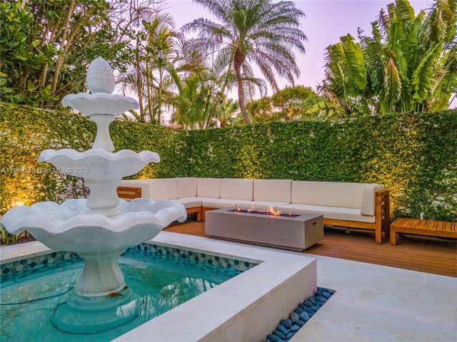 18490 SW 83rd Pl, Cutler Bay, FL 33157