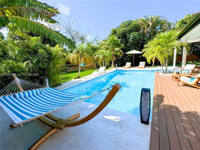 18490 SW 83rd Pl, Cutler Bay, FL 33157