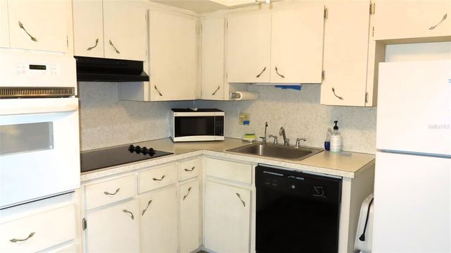 2457 ECUADORIAN WAY 85, Clearwater, FL 33763