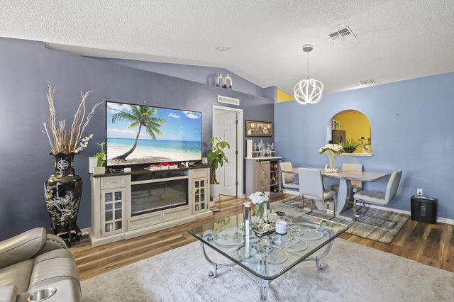 2631 SW 12th Sq Square SW, Vero Beach, FL 32968